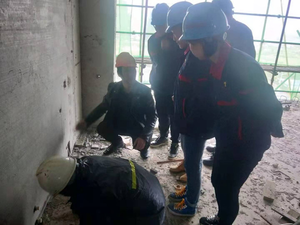 公司組織參觀(guān)學(xué)習(xí)銅冠書(shū)香苑一期項(xiàng)目