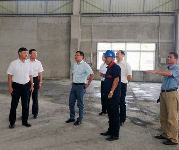 集團公司黨委委員、股份公司黨委書記、總經(jīng)理蔣培進到矸石項目部...