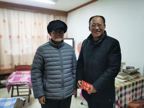 公司領(lǐng)導(dǎo)開展節(jié)前慰問(wèn) 公司領(lǐng)導(dǎo)開展節(jié)前慰問(wèn)