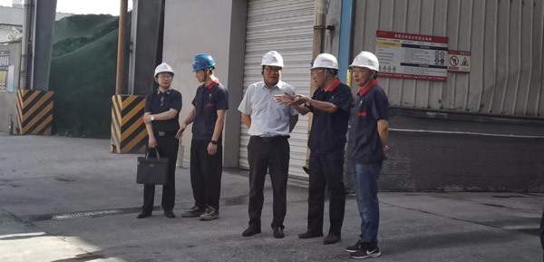 集團公司黨委委員、股份公司黨委書記、總經(jīng)理蔣培進到建材公司調(diào)研