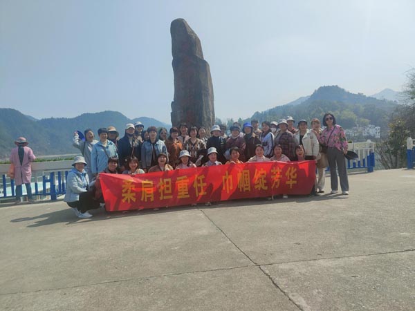 公司機(jī)關(guān)黨支部、工程服務(wù)支部聯(lián)合舉辦“三八”節(jié)主題活動(dòng)