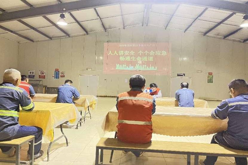 厄瓜多爾分公司開展“一帶一路”建設(shè)安全保障培訓(xùn)暨“安全生產(chǎn)月”動(dòng)員會(huì) 厄瓜多爾分公司開展“一帶一路”建設(shè)安全保障培訓(xùn)暨“安全生產(chǎn)月”動(dòng)員會(huì)